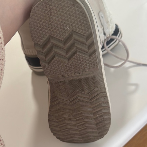 Sorel Winter Boots in Black and Cream - Picture 5 of 5